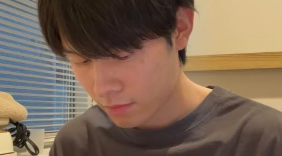 編み物にハマった俳優、自作のインテリアアイテムが「めっちゃ可愛い」　「かわいくってお洒落でステキ」と話題 | ライフスタイル ねとらぼ