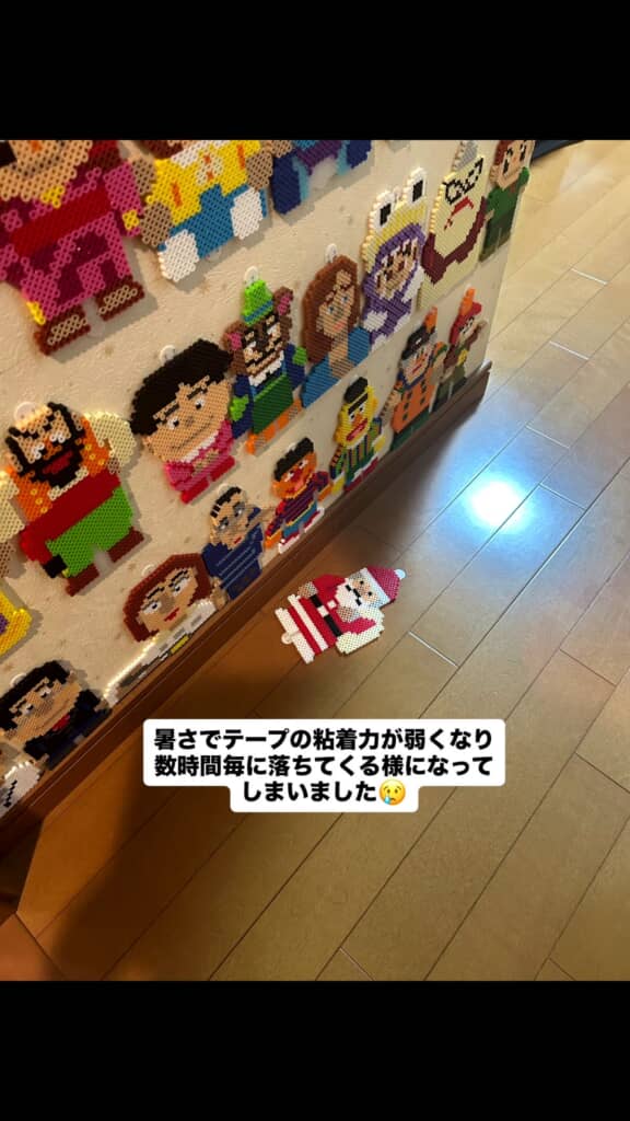 粘着力が低下して落下するようになったアイロンビーズ作品