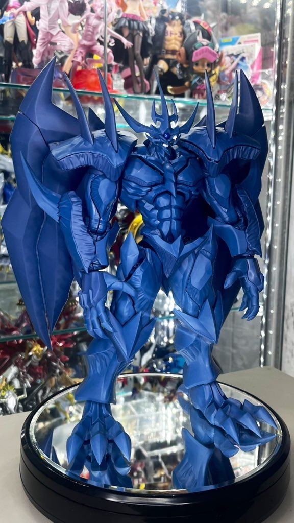 塗装前のオベリスク