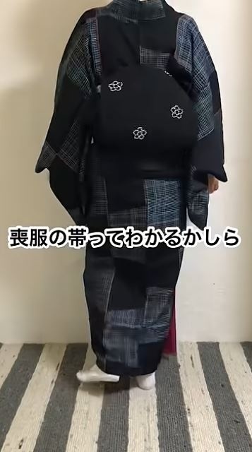 うしろもビーズのお花がかわいい