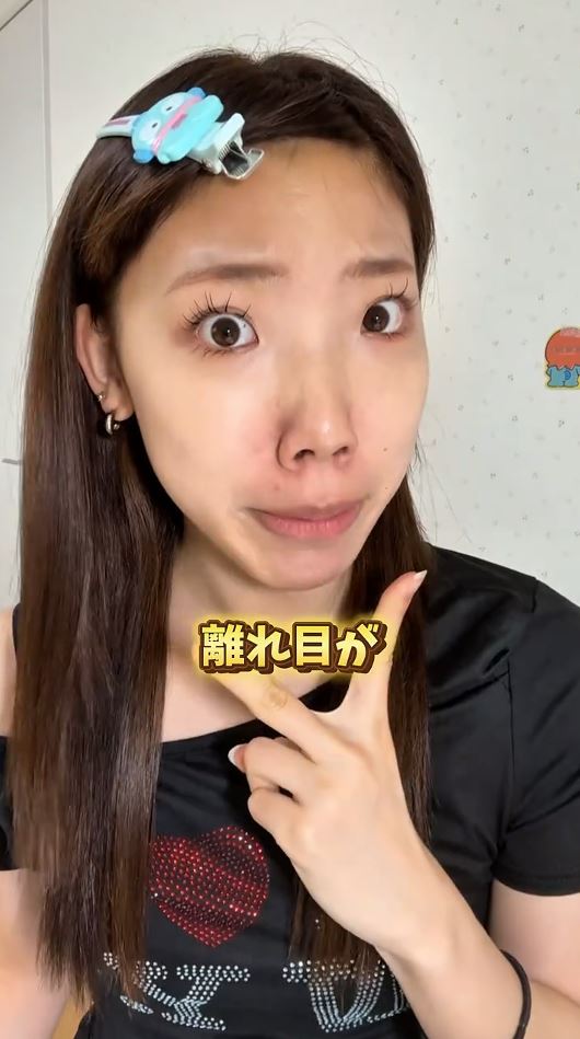 自称「世界一離れ目モデル」のまりあさん