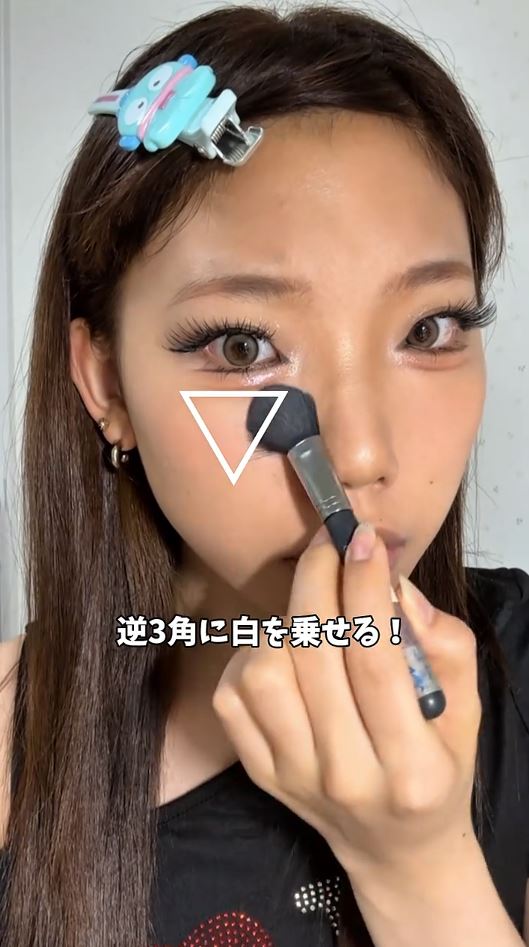 逆三角に白を乗せる