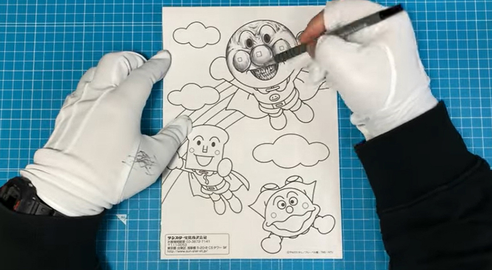 表情が険しくなる