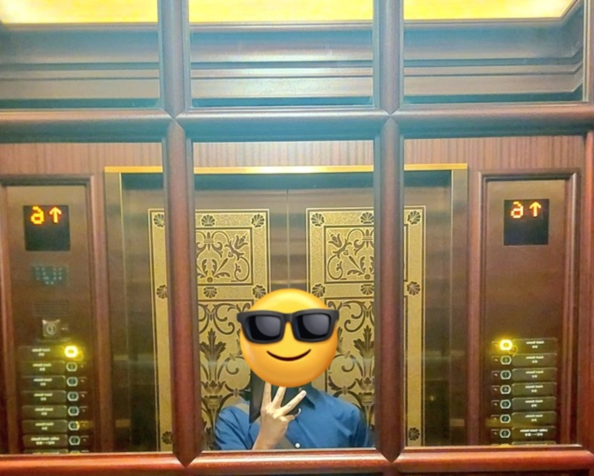 「逃げろ、今すぐに」ディズニーでエレベーターに乗っていたら、嫌な予感がして……　“意味が分かるとコワい”光景へ「なぜ忠告を聞かなかった!!?」（1/3） | ディズニー ねとらぼ