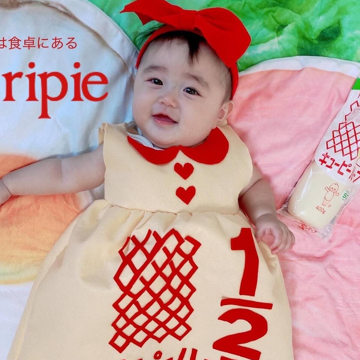 6カ月赤ちゃん、ママ手作りの衣装でパシャリ→3年後……　同じ服を着た“現在の姿”に仰天「美少女に成長してるう」 | 育児 ねとらぼ