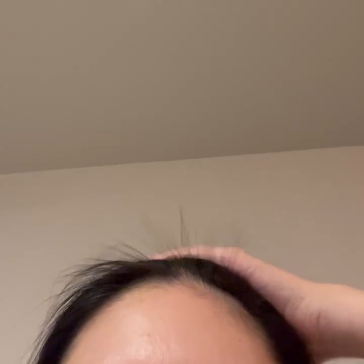 後ろにスライドすると……