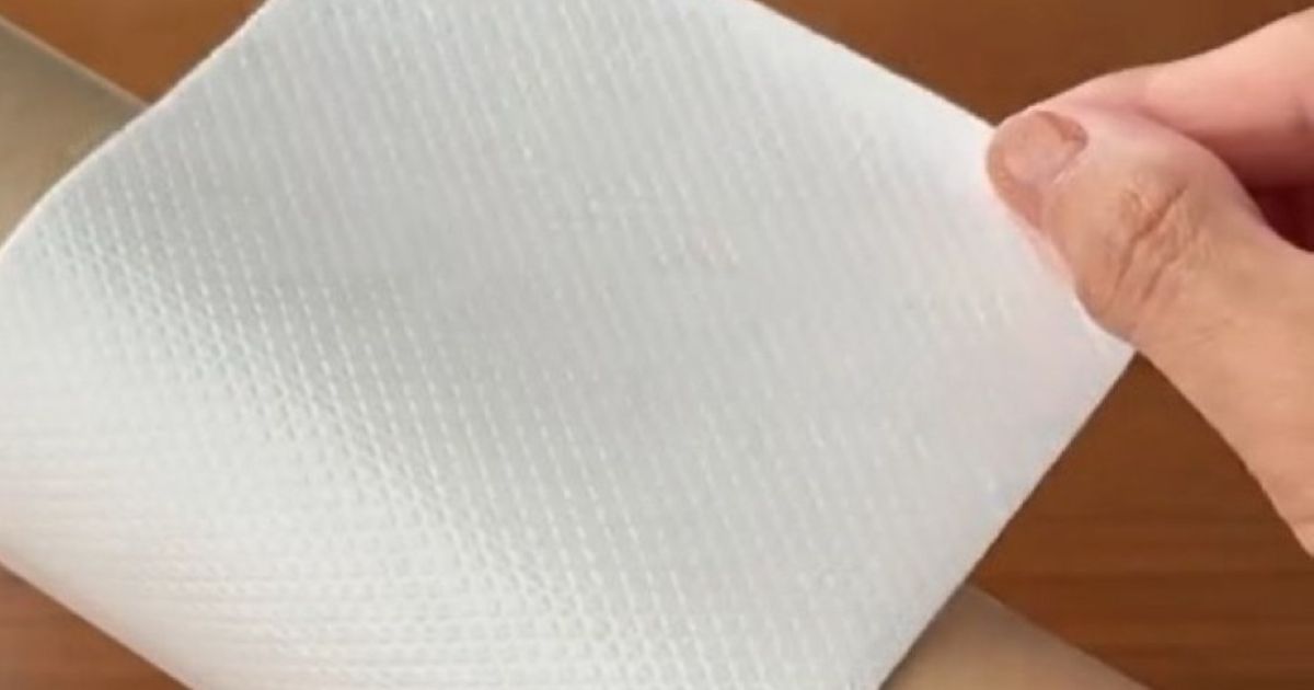 「こっちの方が絶対いい」　目からウロコな“湿布の貼り方”が160万再生　1人でできる簡単すぎる裏技に「早く知っていたら……」（1/2） | ライフハック ねとらぼ