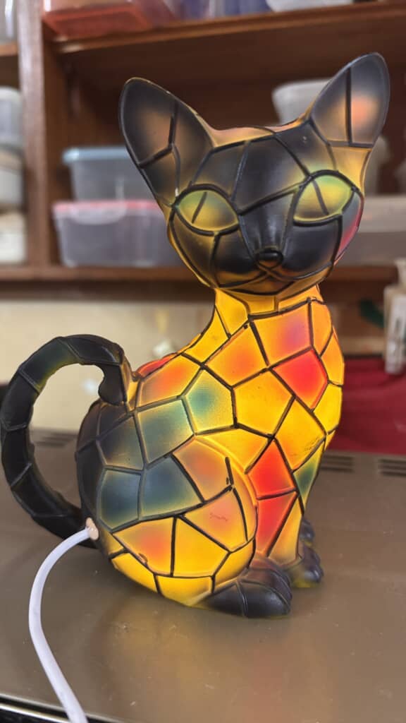 Amazonで買った“猫型のランプ”→開封してみたら…… まさかの