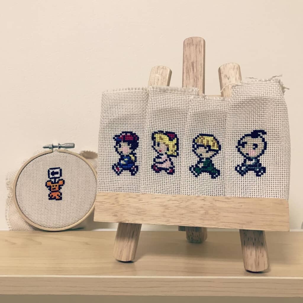 ドット絵の刺しゅうになっています