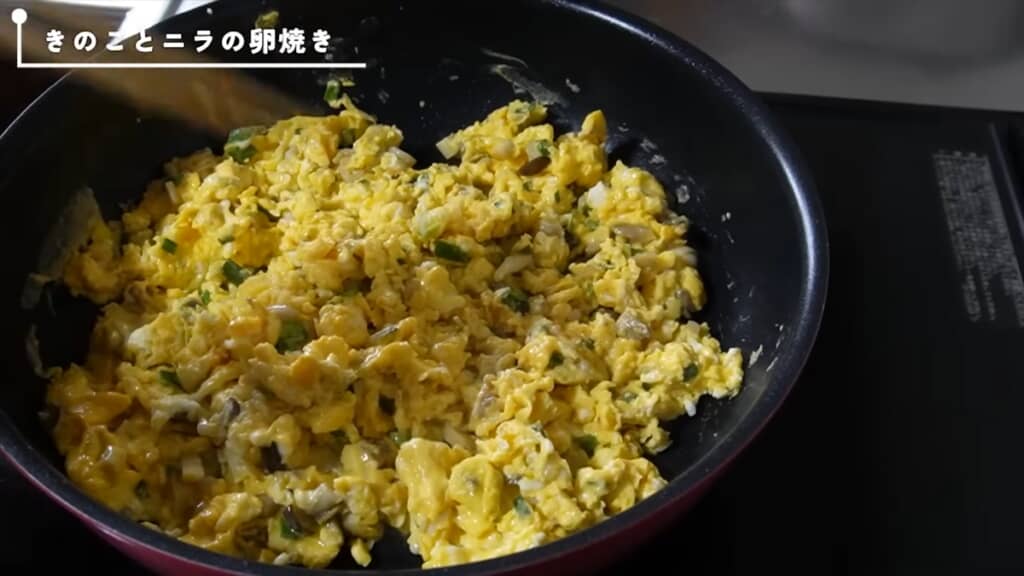 キノコとニラの卵焼き