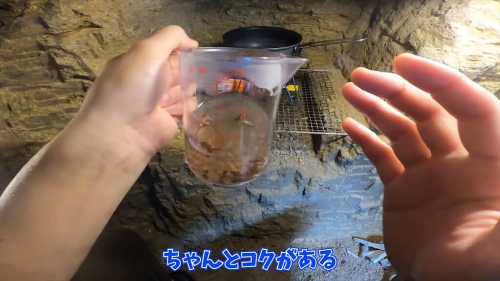 自宅の洞窟に住み着いたカマドウマでラーメンを作る人