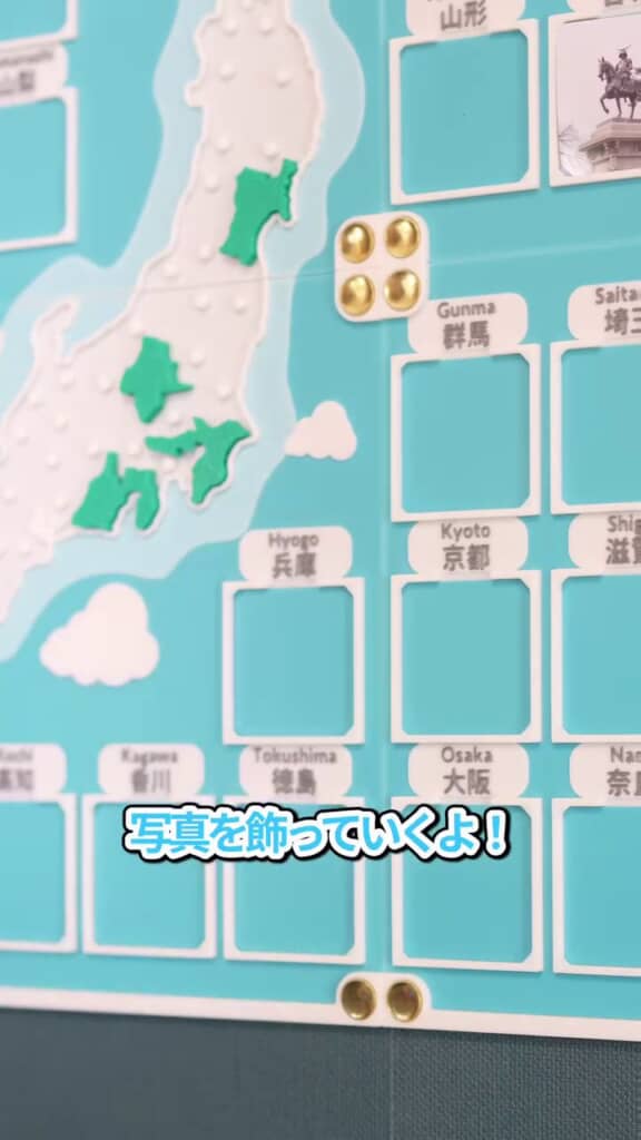日本列島の周囲に各地の写真を飾れるフォトフレームを配置