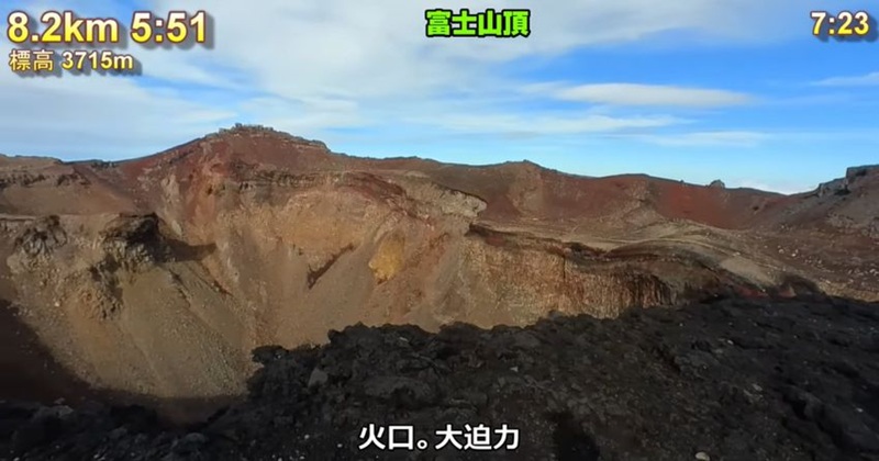 富士登山にチャレンジ→山頂で始まったのは……　常識はずれのヤバすぎる状況に反響「初めて見た」「とんでもなくすごい」（1/3） | ライフスタイル ねとらぼ