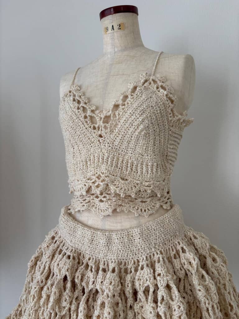 ビスチェ部分のレースもすてき