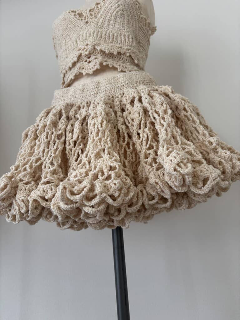 スカートのボリューム感すごい