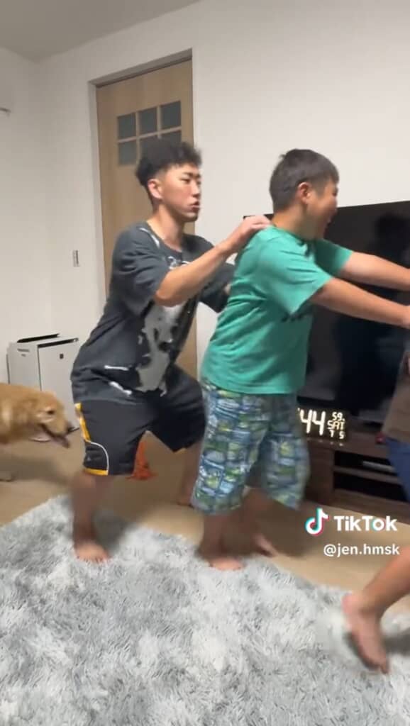 ララちゃんがケージから出てきました