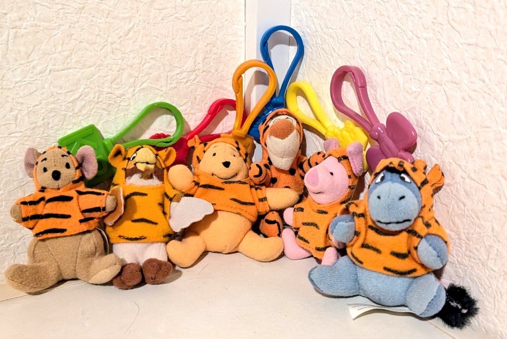 ティガーのフーディーをかぶったプーさんの仲間たち！