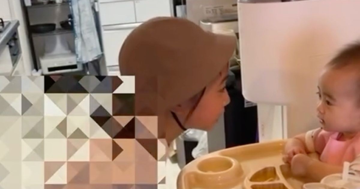 1歳妹に話しかけたお姉ちゃん、「あい！」の返事を聞いた数秒後……“驚きの光景”に「泣く」「なんて良い子なんだろう」（1/2） | ライフスタイル ねとらぼ