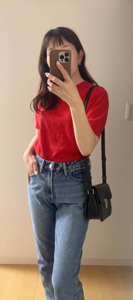 デニムと赤Tの組み合わせ