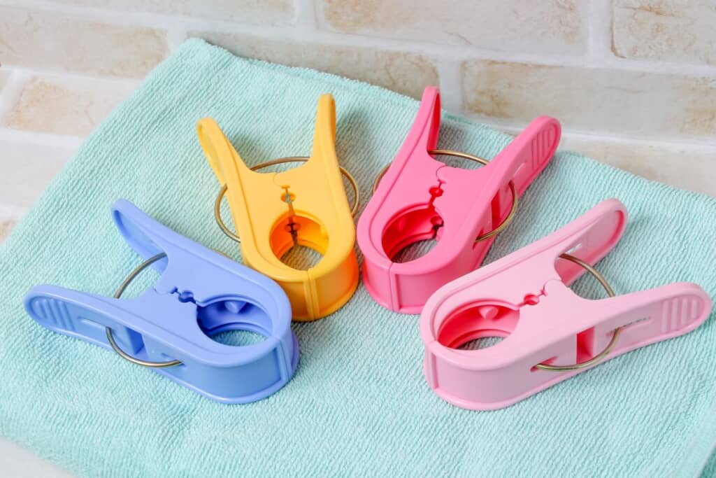 洗濯ばさみを娘の髪の毛に着けてみたら……（出典：PIXTA）