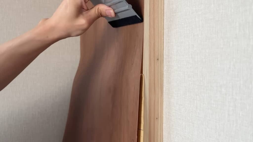 壁板には床下と同じナオスシートを貼り付けます