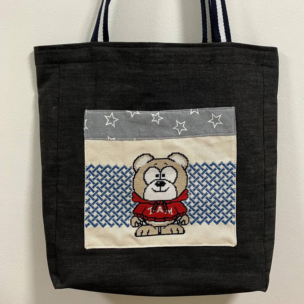 「TAM」が刺しゅうされた裏側もかわいい！