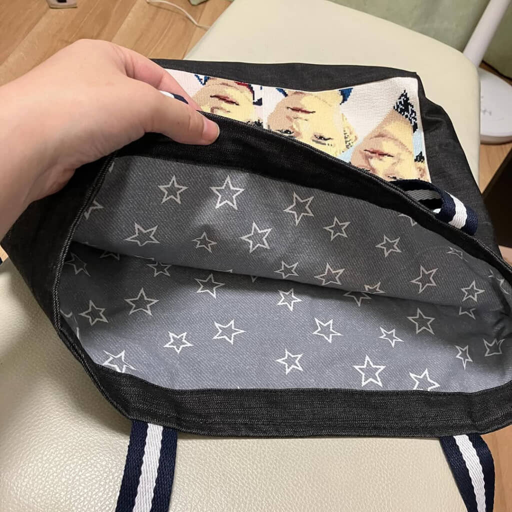 バッグの内側に星柄がちらり