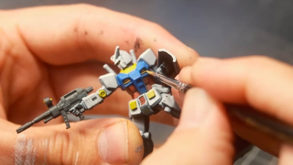 数ミリ程度しかない胸のダクトも器用に塗り分けている