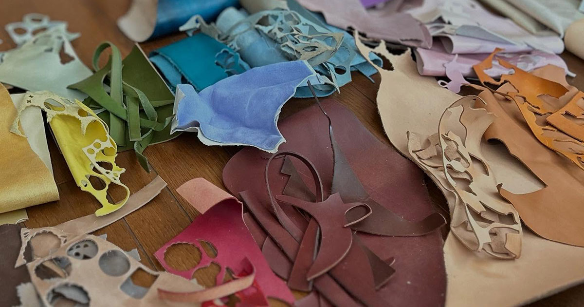 靴職人の夫からもらった革のハギレ→妻の手で大変身！　驚きのアイテムに「魔法ですね」「天才すぎるっ！」（1/3） | ライフスタイル ねとらぼ