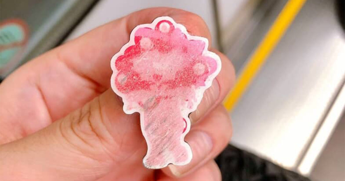 万博で落として傷だらけになった「ミャクミャク」ピンバッジ→磨いたら……　驚きの復活に「生き返ってますね」「奇跡すぎる！」（1/3） | ライフスタイル ねとらぼ