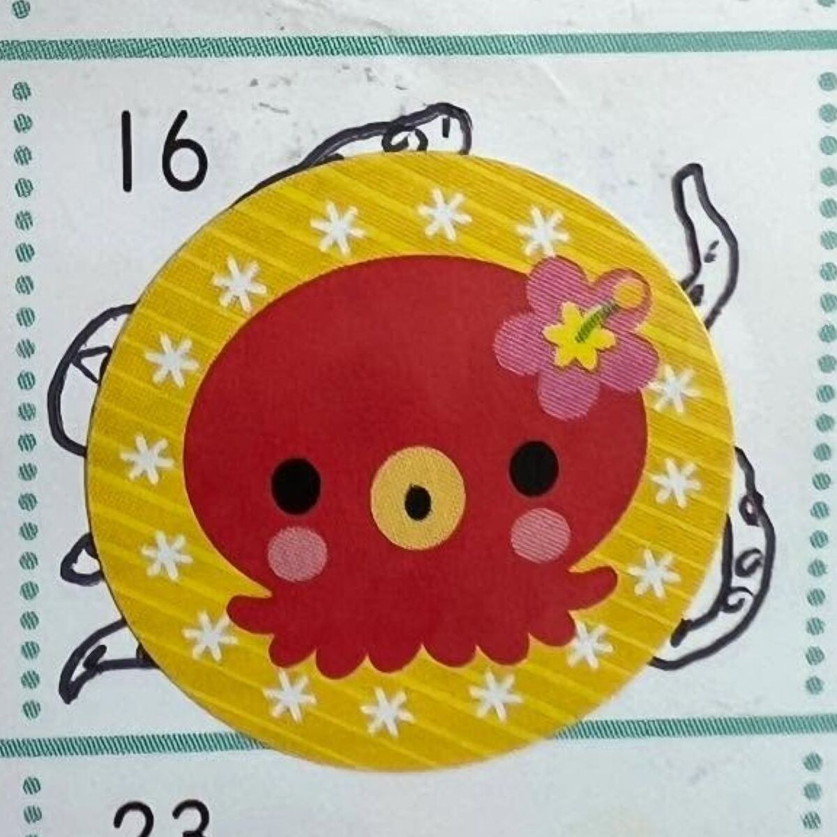 4歳娘が貼ったタコさんのシール→はがしたら……　現れた“衝撃イラスト”に「これは泣くw」「52歳にはグッとくる」 | 育児 ねとらぼ