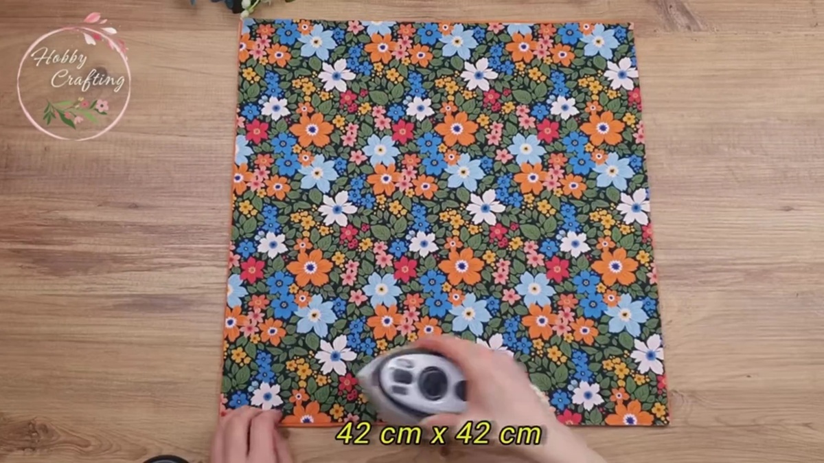 真四角の布をパタパタ折って縫うだけで……「わぁ！」　完成した“おでかけの必需品”に「これは最高」「すぐ作ります」【海外】（1/3） | ライフスタイル ねとらぼ