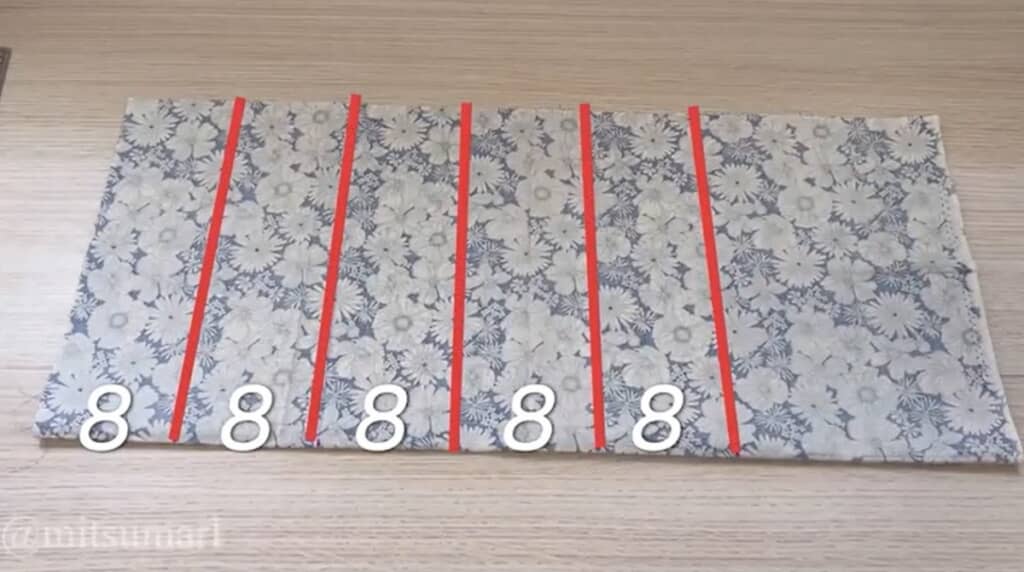 8センチ幅にカットします