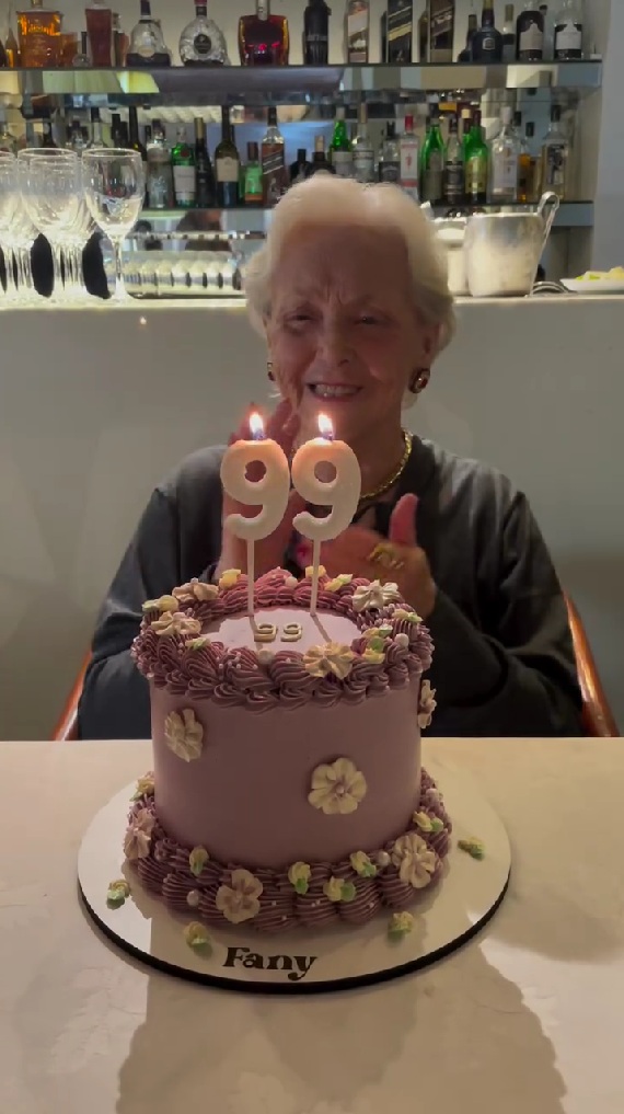 ばあちゃん　バースデー ひいばあば28歳の誕生日 - YouTube