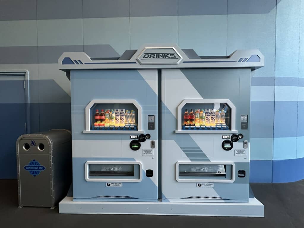 東京ディズニーランドにあるトゥモローランドの自動販売機（2025年）