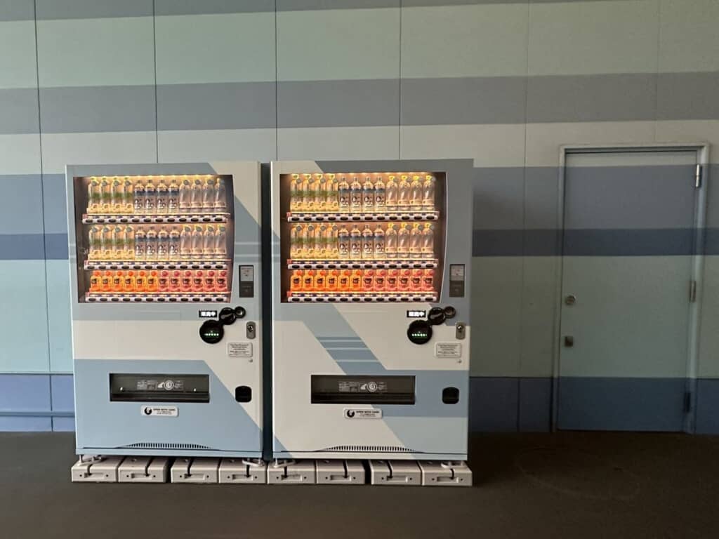 東京ディズニーランドにあるトゥモローランドの自動販売機（2024年）