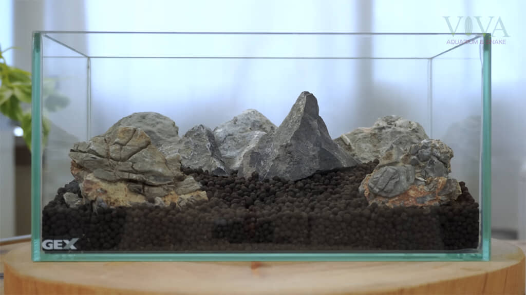 小さな水槽の中に遠景が生まれました