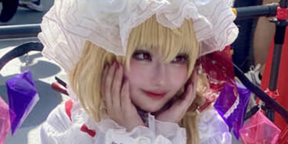 コミケで“東方コス”をしたレイヤー→地面の影を見ると……「えええええ！」　“思わず二度見の光景”に330万表示の反響　「さすがに天才」「神だわ」（1/2） | ライフハック ねとらぼ