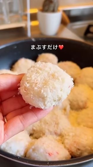 パン粉はまぶすだけ