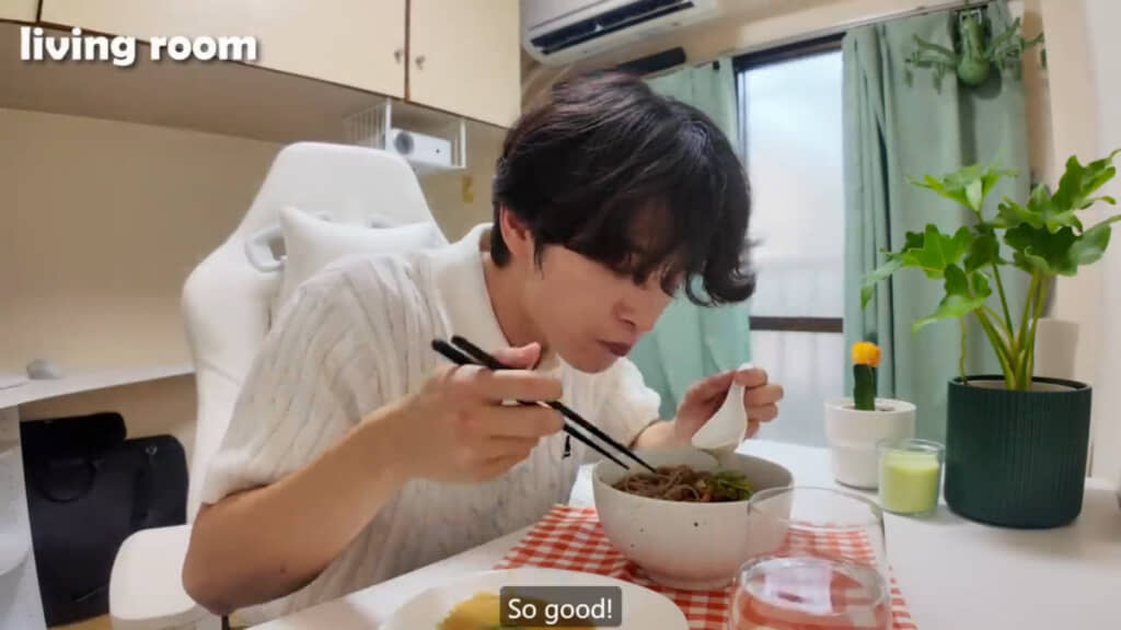 食事のときもキャスター付きの椅子が役立ちます