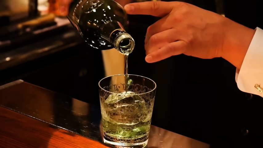 氷はグラスやお酒との相性で選びます