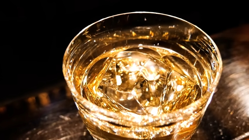 美しい琥珀色のウイスキー