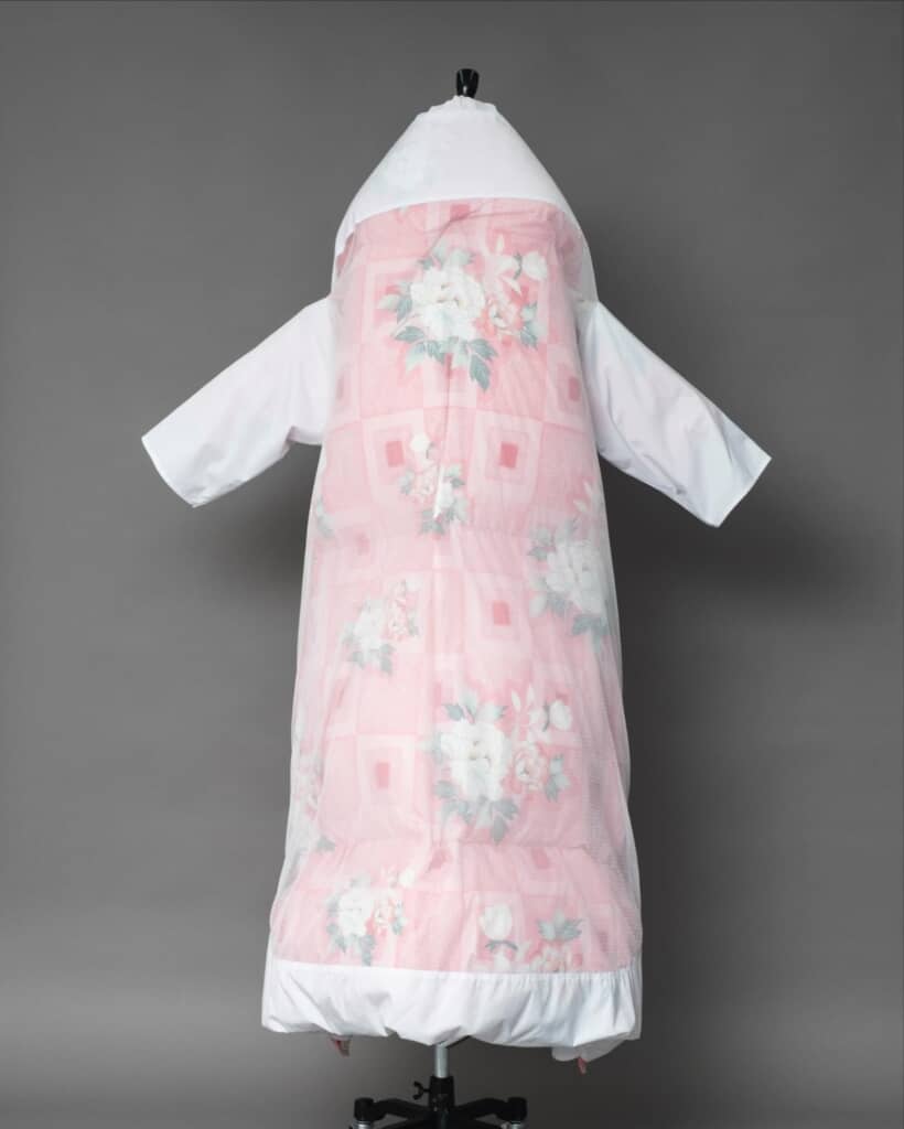 カバーから透ける花柄は完全にお布団