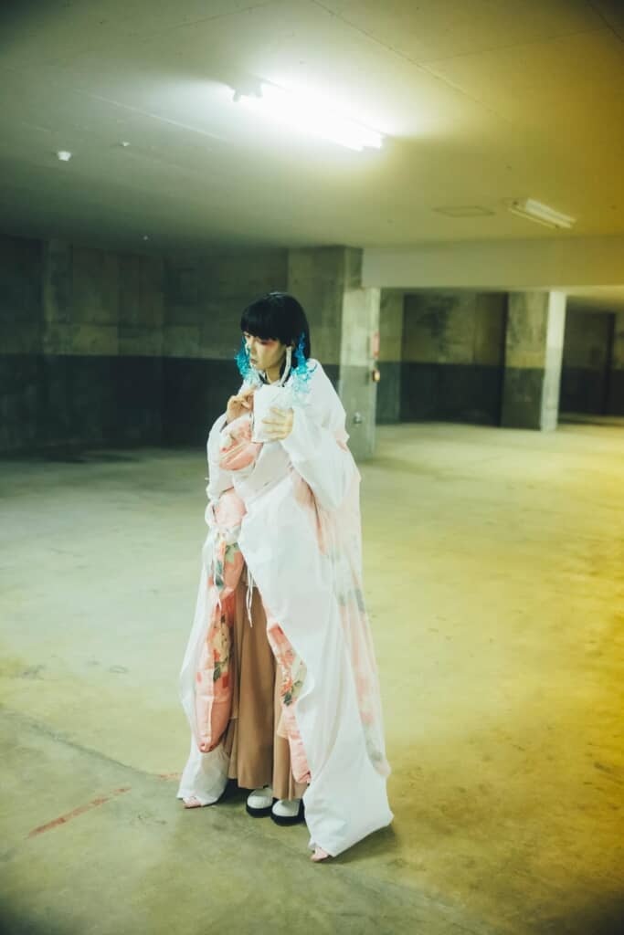 カバーからチラ見えするピンクがかわいい