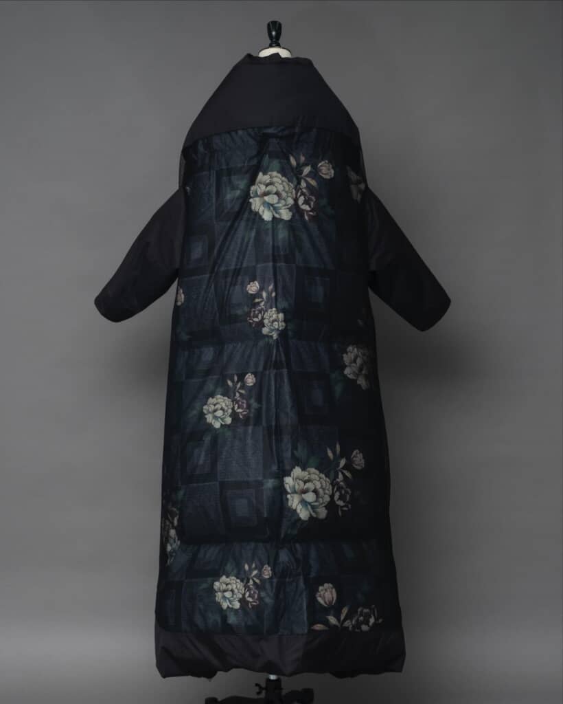 黒に透ける花がすてきすぎる