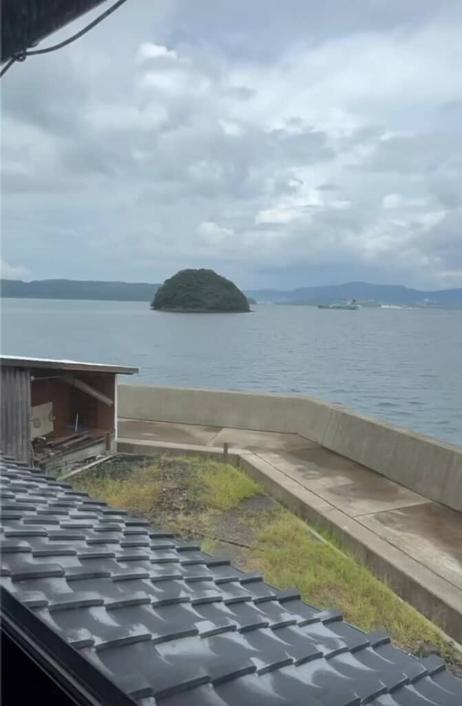 小さな島に