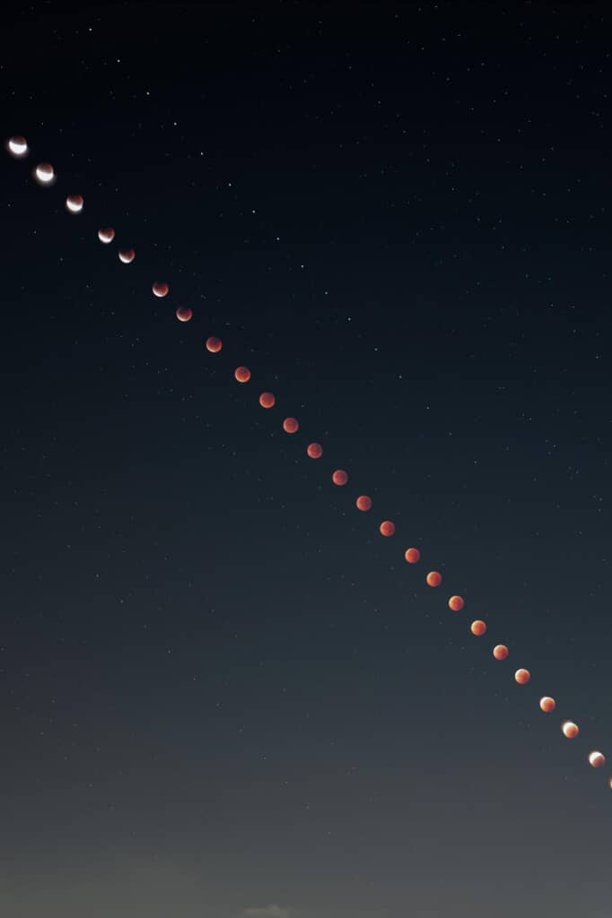 皆既月食時の月の見え方がよく分かる拡大画像
