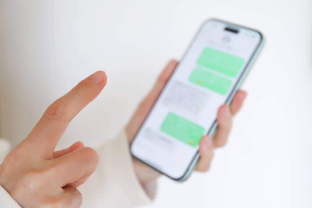 友人から送られてきた破局報告の内容とは……？（イメージ画像／出典：PIXTA）