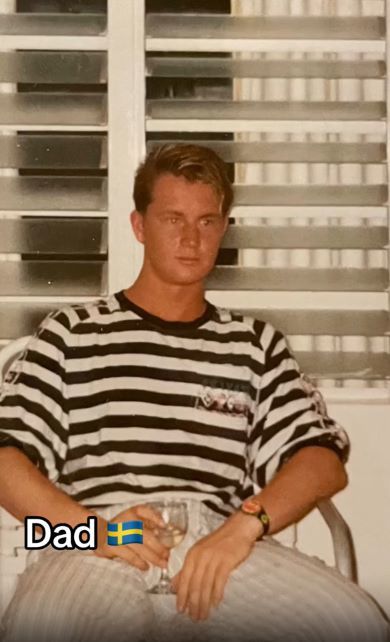 ボーダーシャツが似合う、若かりしお父さん