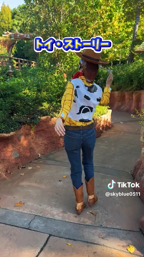 歩き方がめっちゃウッディ！